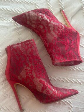 Lace bootie